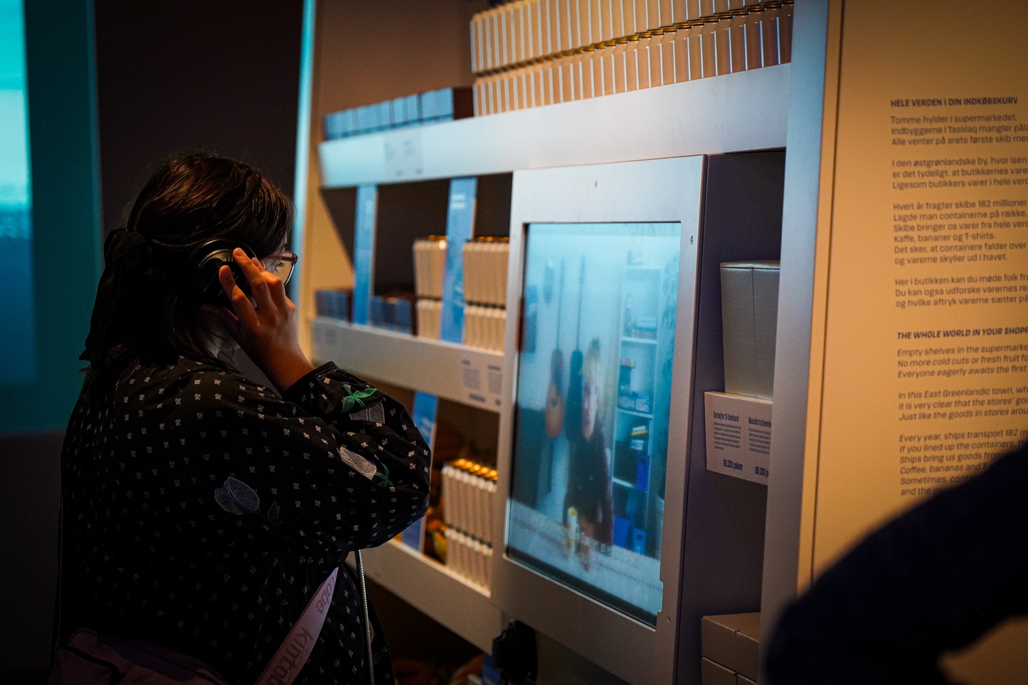 Søfarer — Greenlandic shop installation with video screen